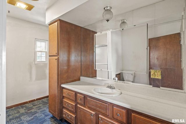 3027 262nd Street, Dewitt, IA 52742