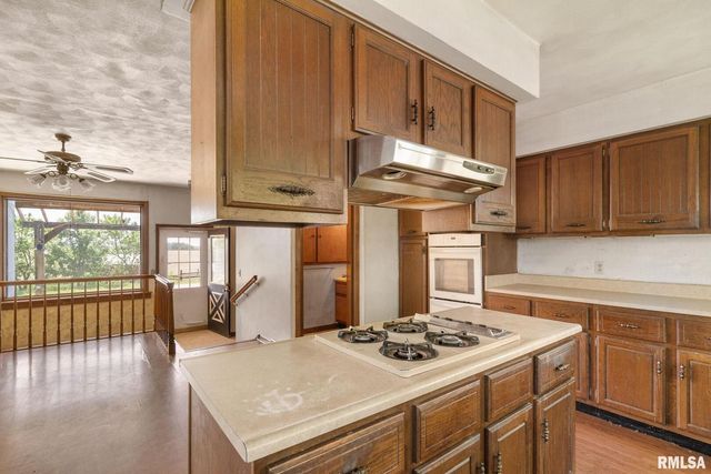 3027 262nd Street, Dewitt, IA 52742