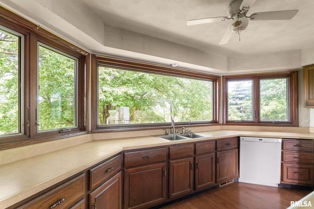 3027 262nd Street, Dewitt, IA 52742