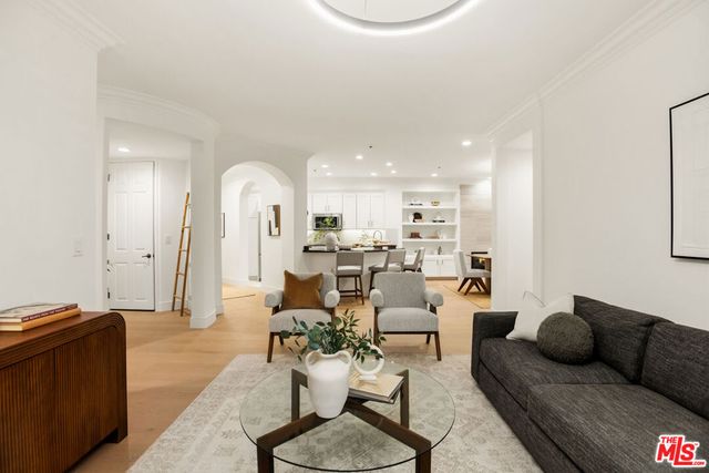 850 N Croft Avenue 104, Los Angeles, CA 90069