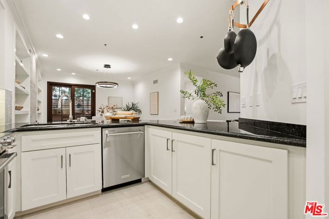 850 N Croft Avenue 104, Los Angeles, CA 90069