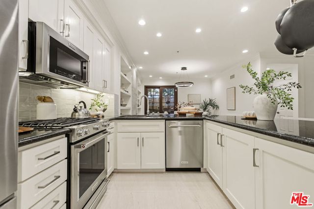 850 N Croft Avenue 104, Los Angeles, CA 90069