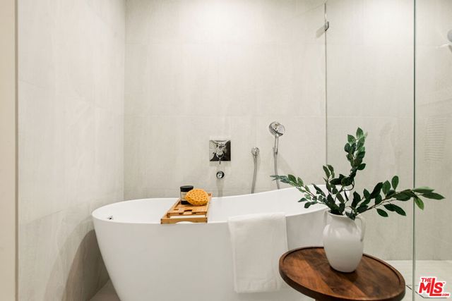 850 N Croft Avenue 104, Los Angeles, CA 90069