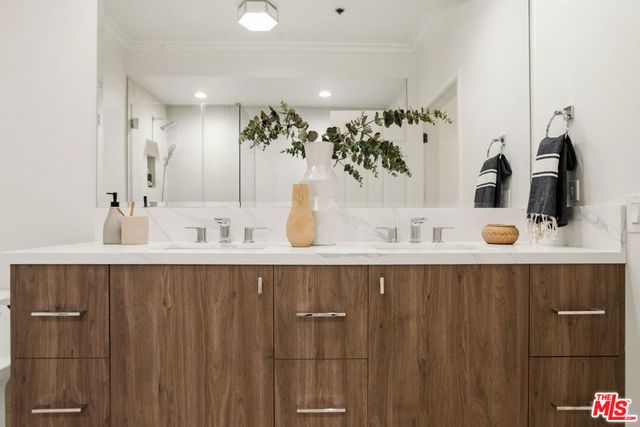 850 N Croft Avenue 104, Los Angeles, CA 90069