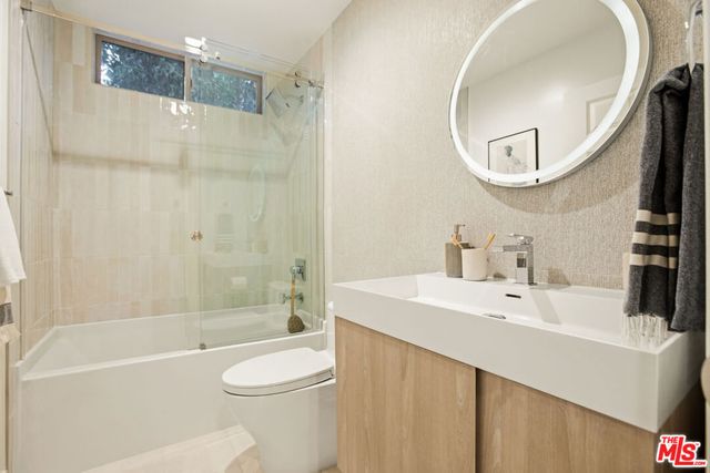 850 N Croft Avenue 104, Los Angeles, CA 90069