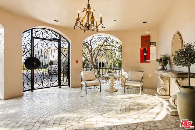 850 N Croft Avenue 104, Los Angeles, CA 90069