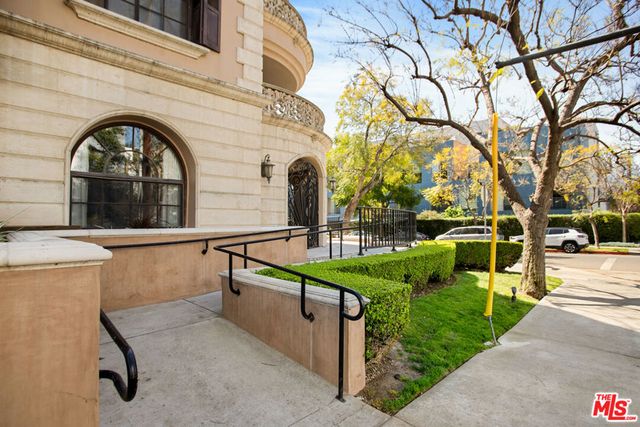 850 N Croft Avenue 104, Los Angeles, CA 90069