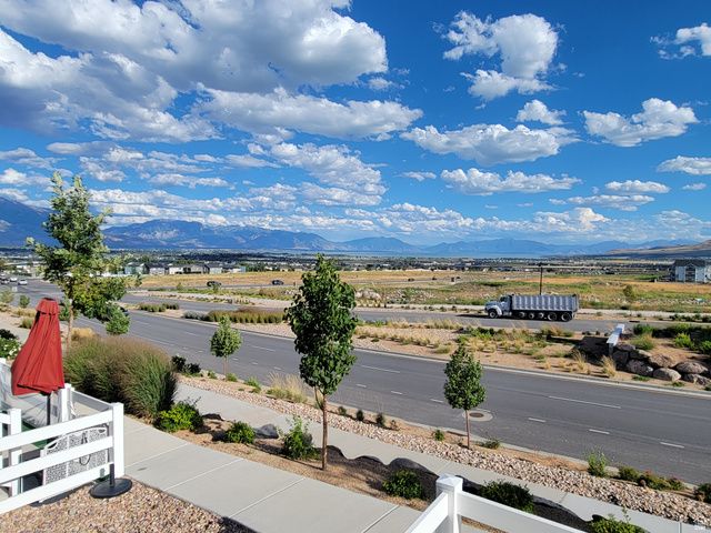 933 W SUNSPEAR DR, Saratoga Springs, UT 84045