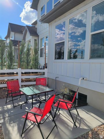 933 W SUNSPEAR DR, Saratoga Springs, UT 84045