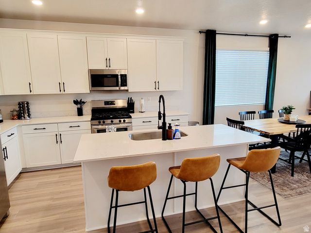 933 W SUNSPEAR DR, Saratoga Springs, UT 84045
