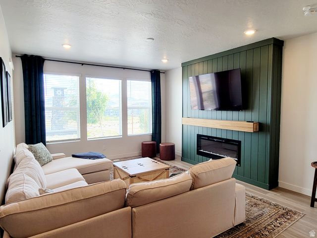 933 W SUNSPEAR DR, Saratoga Springs, UT 84045