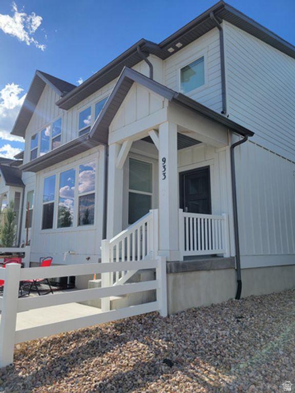 933 W SUNSPEAR DR, Saratoga Springs, UT 84045