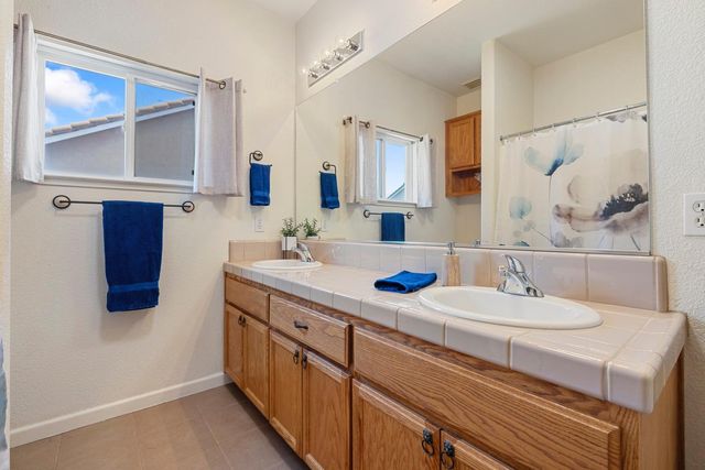 2730 Explorer Way, Turlock, CA 95382