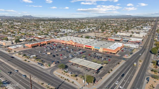 2743 N Geronimo Avenue, Tucson, AZ 85705