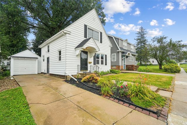 208 24th Street NE, Cedar Rapids, IA 52402