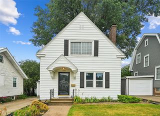 208 24th Street NE, Cedar Rapids, IA 52402