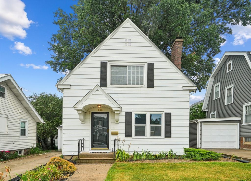 208 24th Street NE, Cedar Rapids, IA 52402
