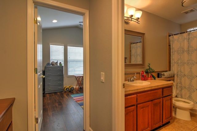 5530 Chancellor Way, Riverbank, CA 95367