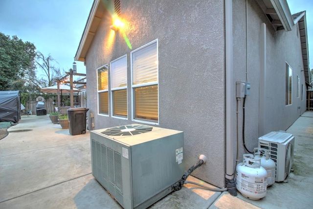 5530 Chancellor Way, Riverbank, CA 95367