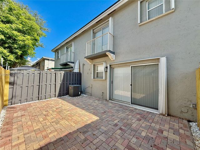 5230 NW 109th Avenue 7, Doral, FL 33178