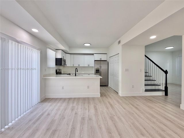 5230 NW 109th Avenue 7, Doral, FL 33178