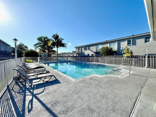 5230 NW 109th Avenue 7, Doral, FL 33178