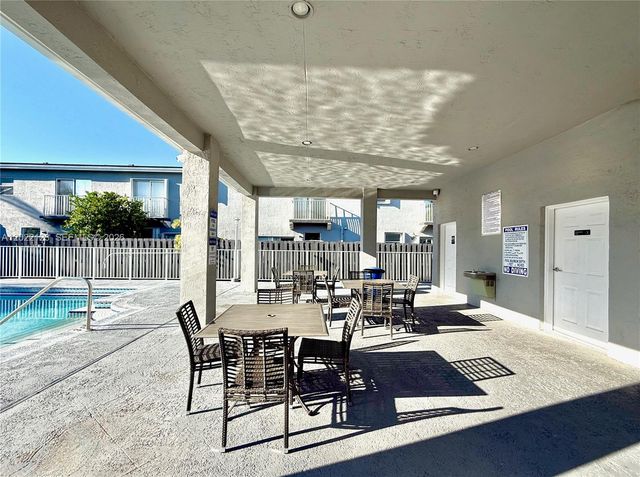 5230 NW 109th Avenue 7, Doral, FL 33178