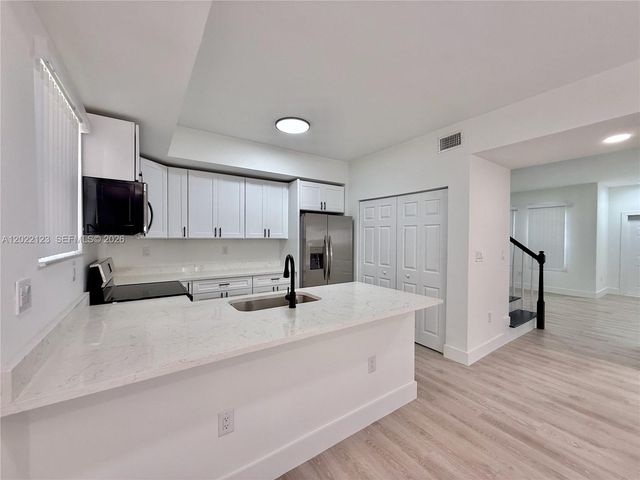 5230 NW 109th Avenue 7, Doral, FL 33178