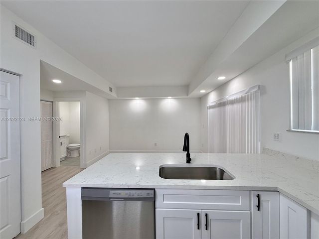 5230 NW 109th Avenue 7, Doral, FL 33178