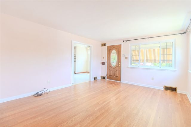 629 3rd St, N Versailles, PA 15137