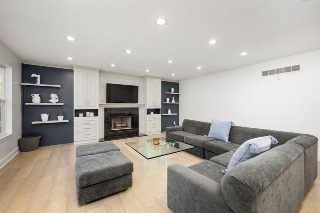 4025 Rolling Meadow Lane, Ypsilanti, MI 48197