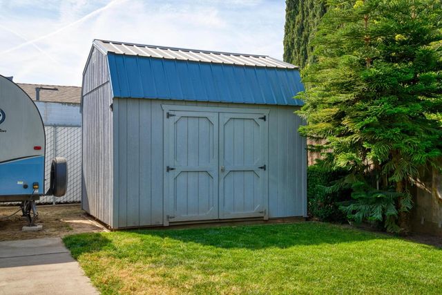 748 Melva Ave, Oakdale, CA 95361