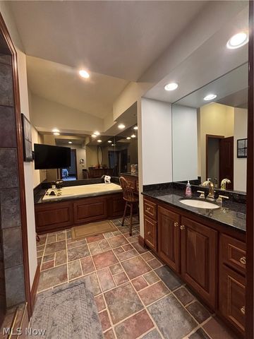 385 Cochran Road, Aurora, OH 44202