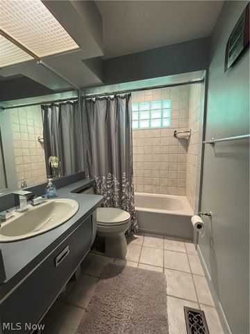 385 Cochran Road, Aurora, OH 44202