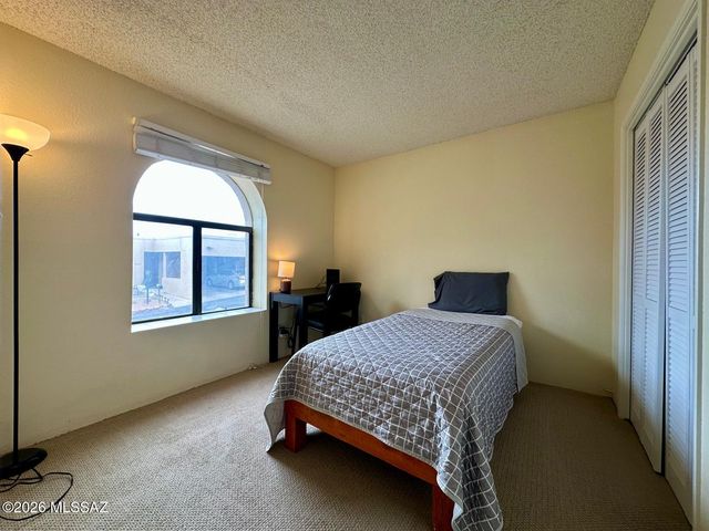 230 E Calle Turquesa, Tucson, AZ 85704