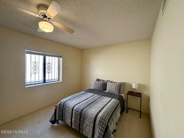 230 E Calle Turquesa, Tucson, AZ 85704