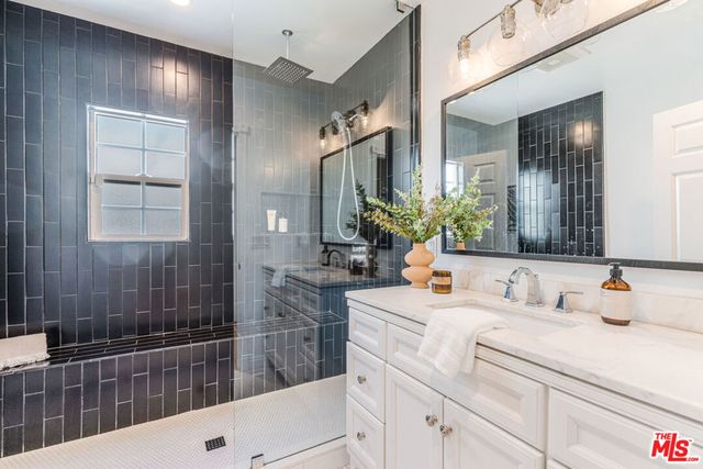 7519 La Salle Avenue, Los Angeles, CA 90047