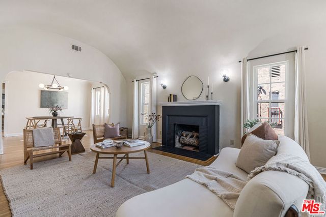 7519 La Salle Avenue, Los Angeles, CA 90047