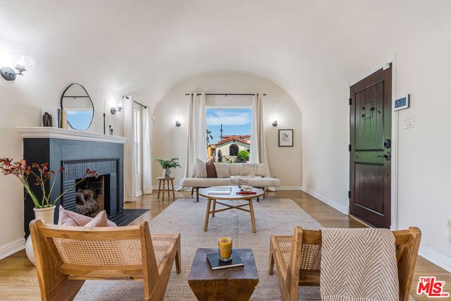 7519 La Salle Avenue, Los Angeles, CA 90047