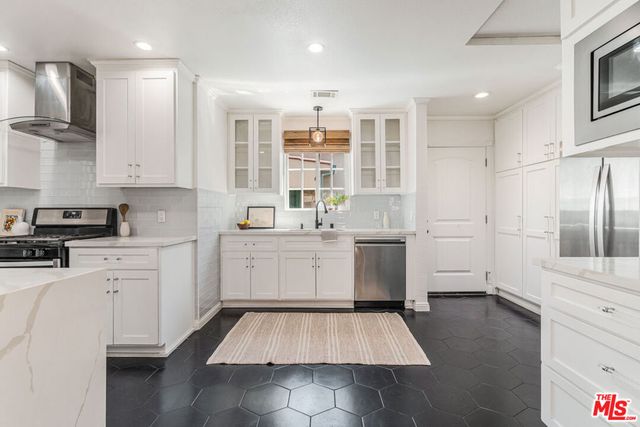 7519 La Salle Avenue, Los Angeles, CA 90047