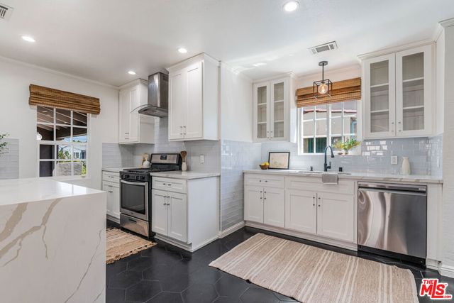 7519 La Salle Avenue, Los Angeles, CA 90047