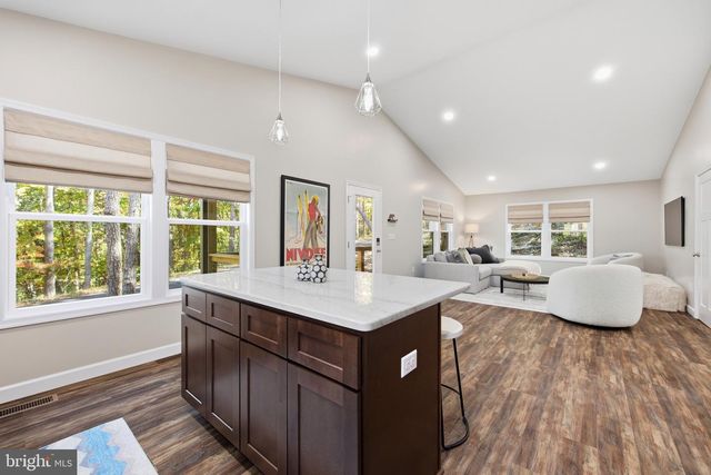 395 DELORIS RD, Basye, VA 22810