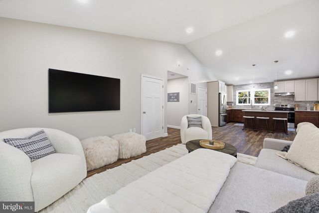 395 DELORIS RD, Basye, VA 22810