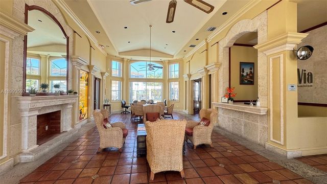 9640 NW 2nd St 5-204, Pembroke Pines, FL 33024