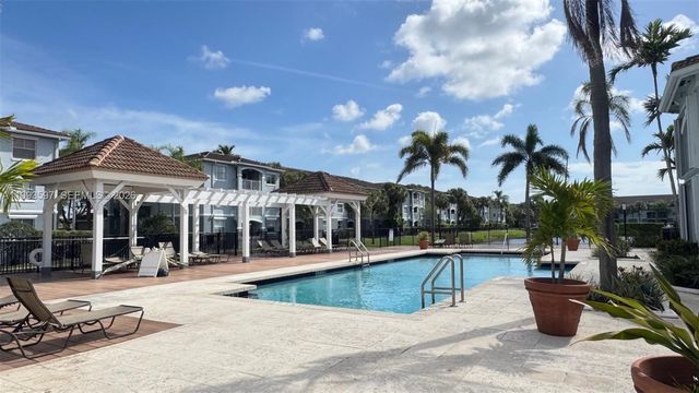 9640 NW 2nd St 5-204, Pembroke Pines, FL 33024