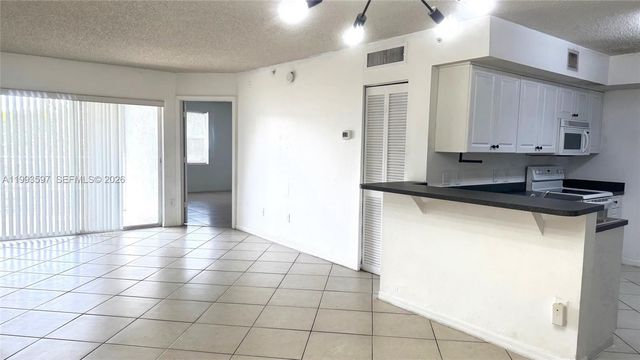9640 NW 2nd St 5-204, Pembroke Pines, FL 33024