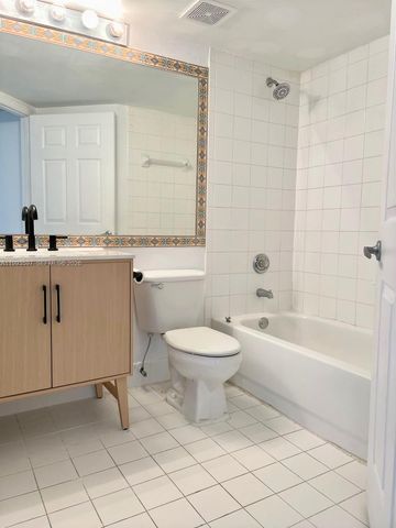 9640 NW 2nd St 5-204, Pembroke Pines, FL 33024