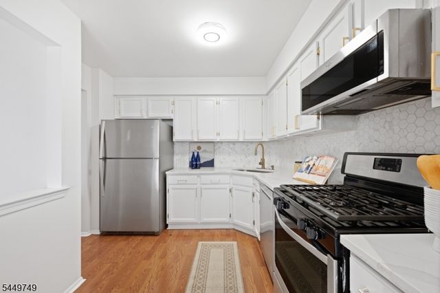 53 Dewitt Ln, Hillsborough Twp., NJ 08844