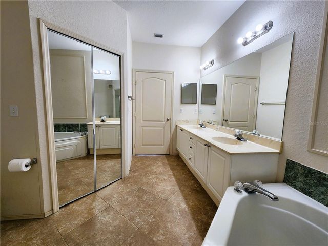 2733 VIA CIPRIANI 810A, Clearwater, FL 33764