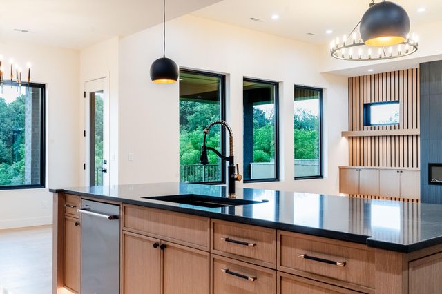 3717 E Woodhue Street, Springfield, MO 65802